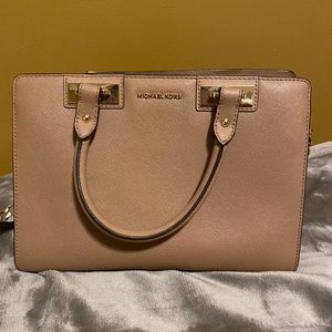 MICHAEL Michael Kors
Quinn Medium Leather Satchel